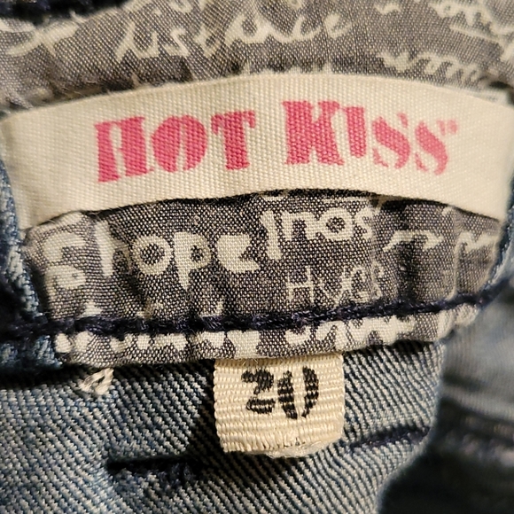 Hot Kiss Shorts - Picture 6 of 8